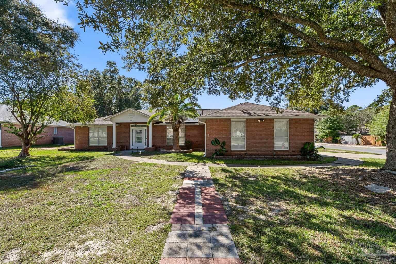 Property Photo:  513 Sandy Oak Dr  FL 32506