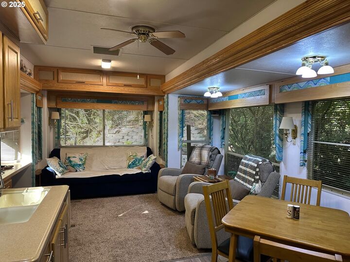 Property Photo:  71 Castaway Cove  OR 97439