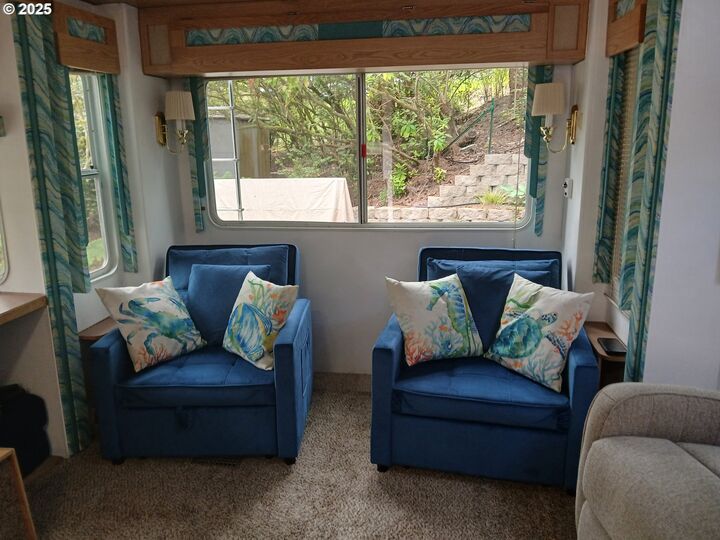 Property Photo:  71 Castaway Cove  OR 97439 