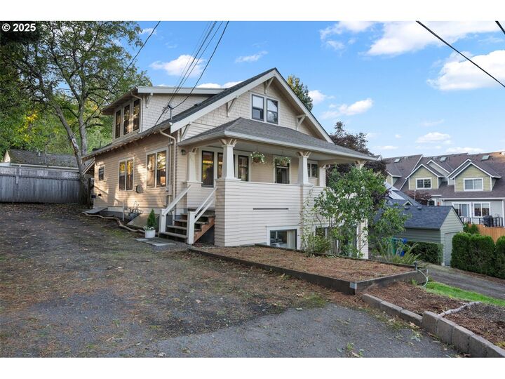 Property Photo:  7107 SW 29th Ave  OR 97219