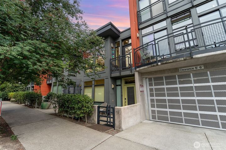 1816  11th Avenue C  Seattle WA 98122 photo