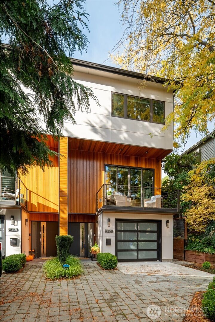 Property Photo:  4815  Evanston Avenue N B  WA 98103