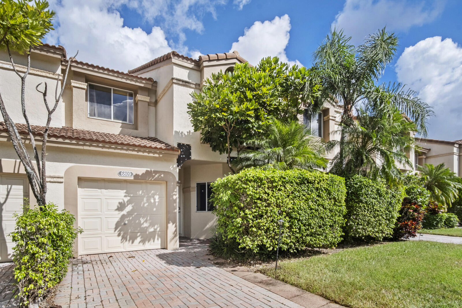 Property Photo:  6809 Via Regina  FL 33433