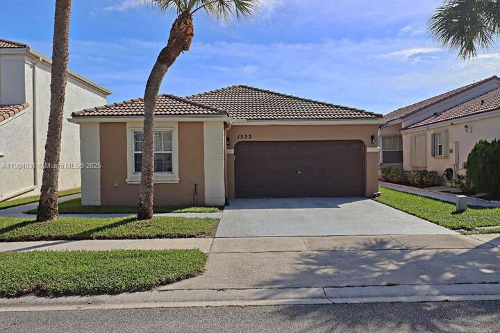 1523 NW 158th Ave  Pembroke Pines FL 33028 photo