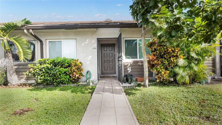 Property Photo: 5596 SW 28th Ter 5596 FL 33312