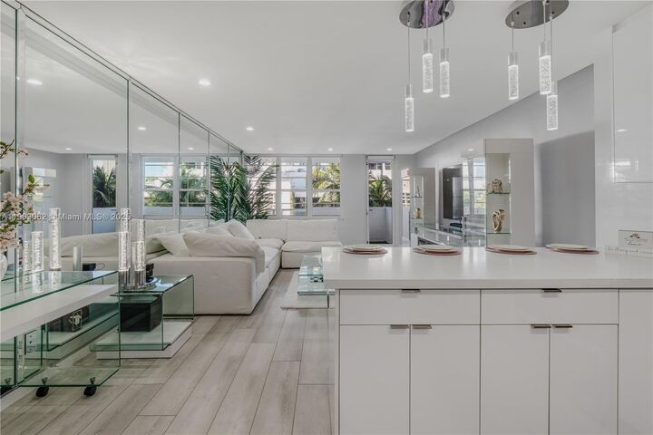 Property Photo:  100 Lincoln Rd 323  FL 33139