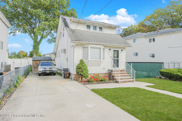 Property Photo:  537 Annadale Road  NY 10312 