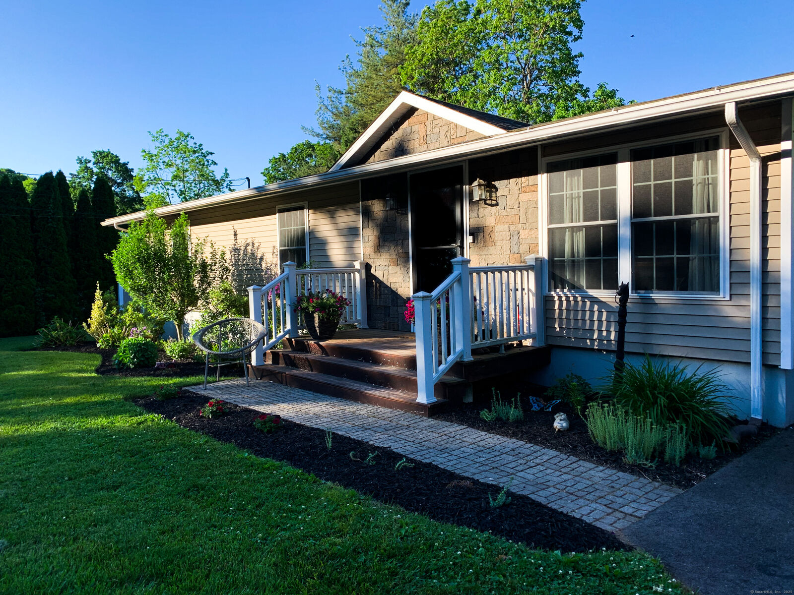 Property Photo:  25 Raymond Drive  CT 06451