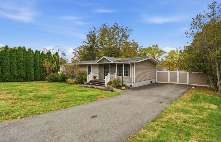 25 Raymond Drive  Meriden CT 06451 photo