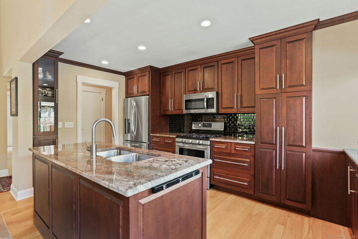 Property Photo:  375 Piute Lane A  CT 06614
