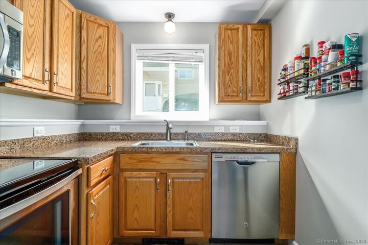 Property Photo: 466 Danbury Road Apt 4 CT 06776