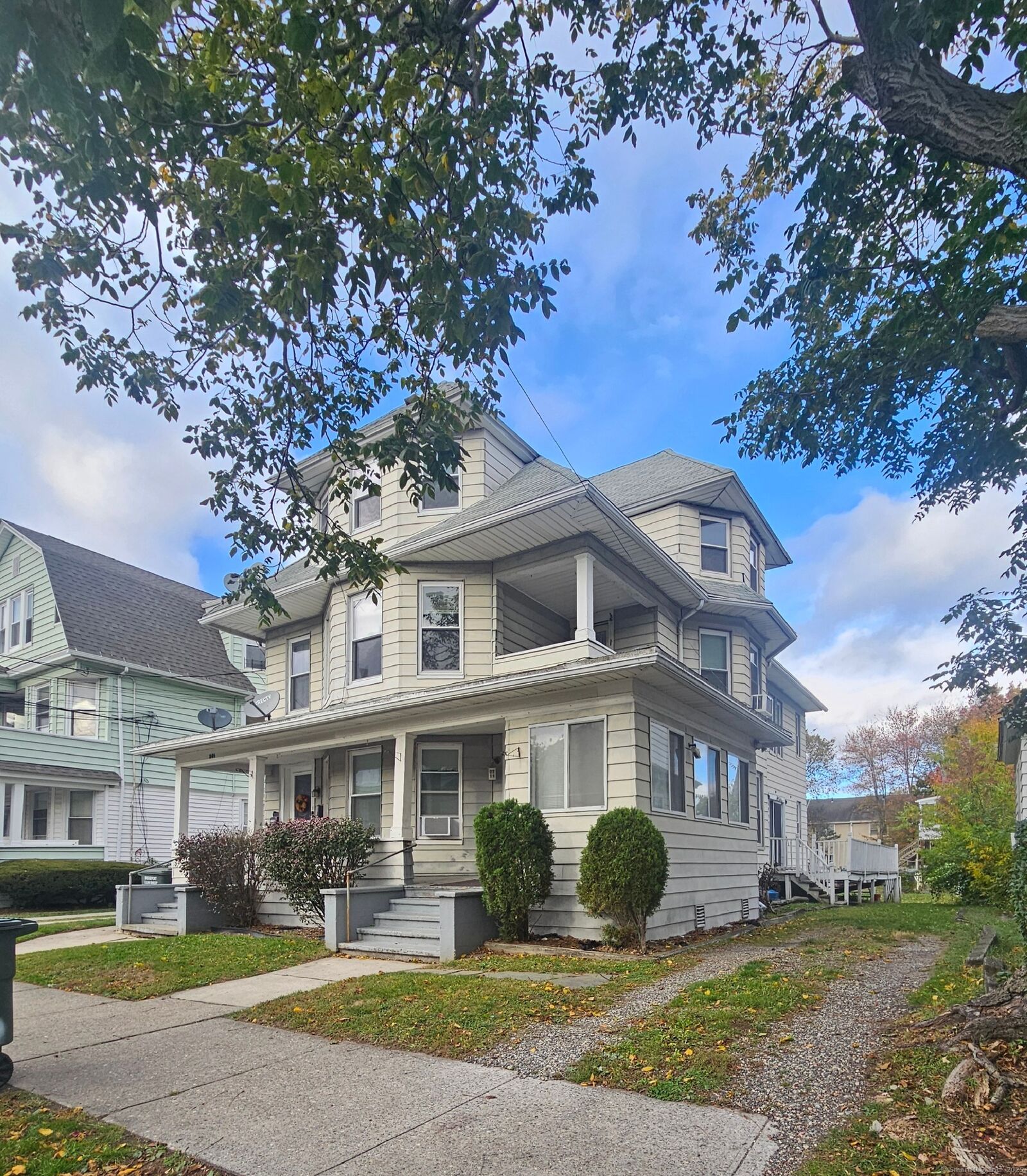 Property Photo:  566 Wood Avenue  CT 06604