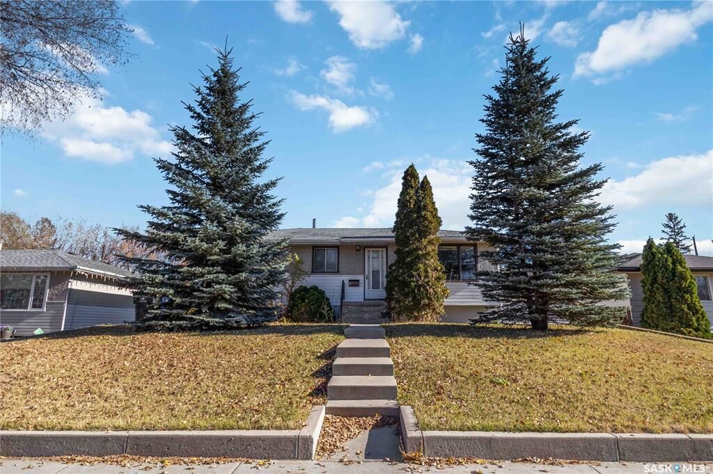 Property Photo:  1106 P Avenue N  SK S7L 2W7