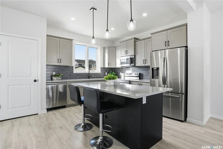 Photo de la propriété:  2992 George Street  SK S4V 3S3 