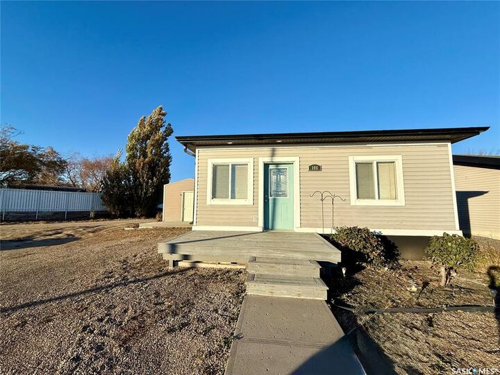Property Photo:  106 7th Street W  SK S0L 1S0 