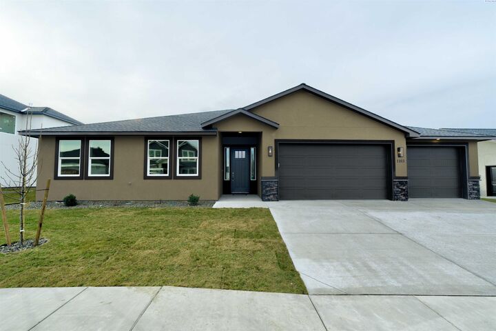 Property Photo: 1103 N Grant Place WA 99336
