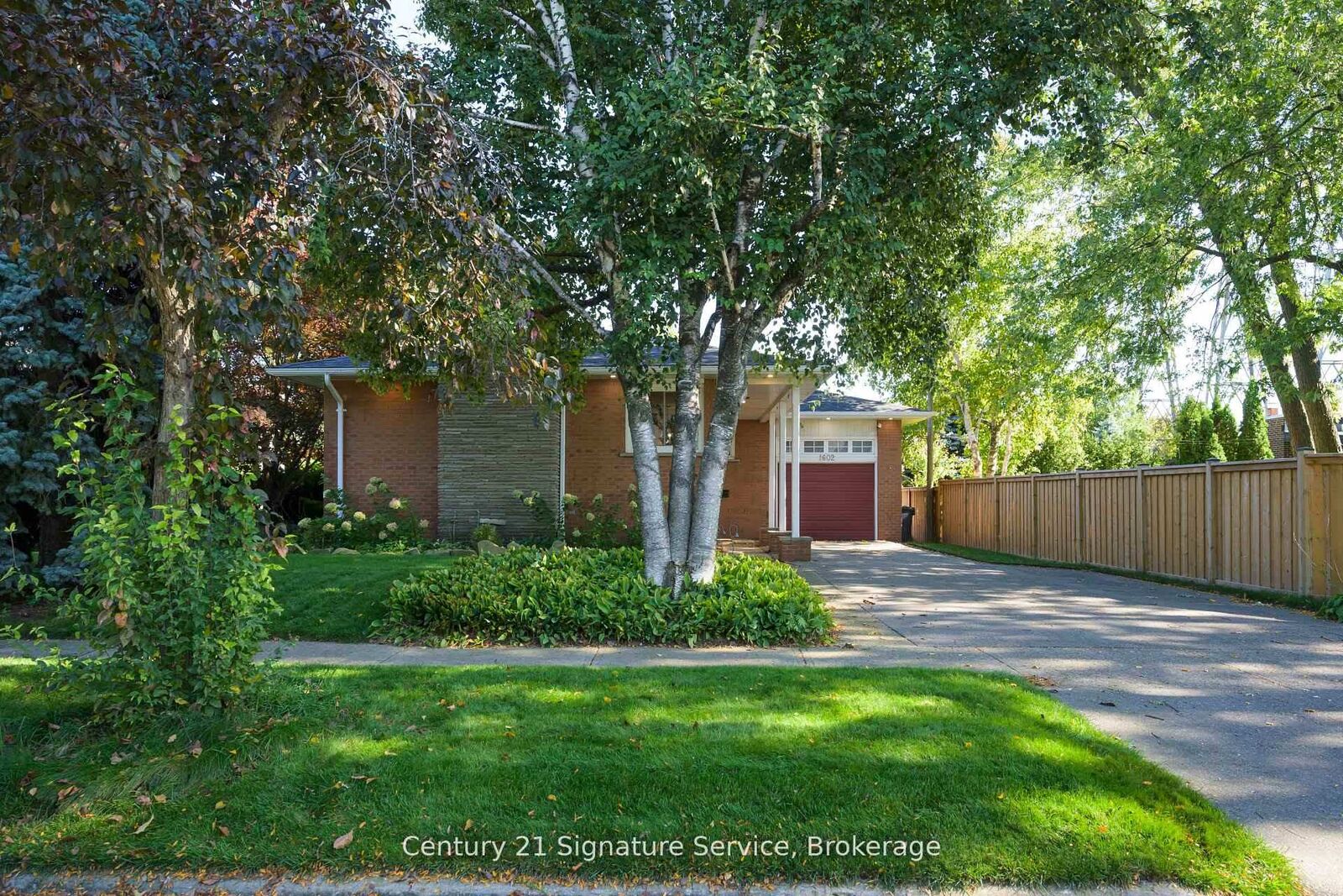 Property Photo: 1602 Carletta Drive ON L4X 1E5