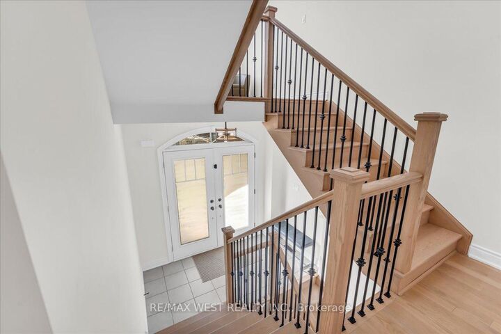 Property Photo: 16 Janes Crescent ON L9R 0T2