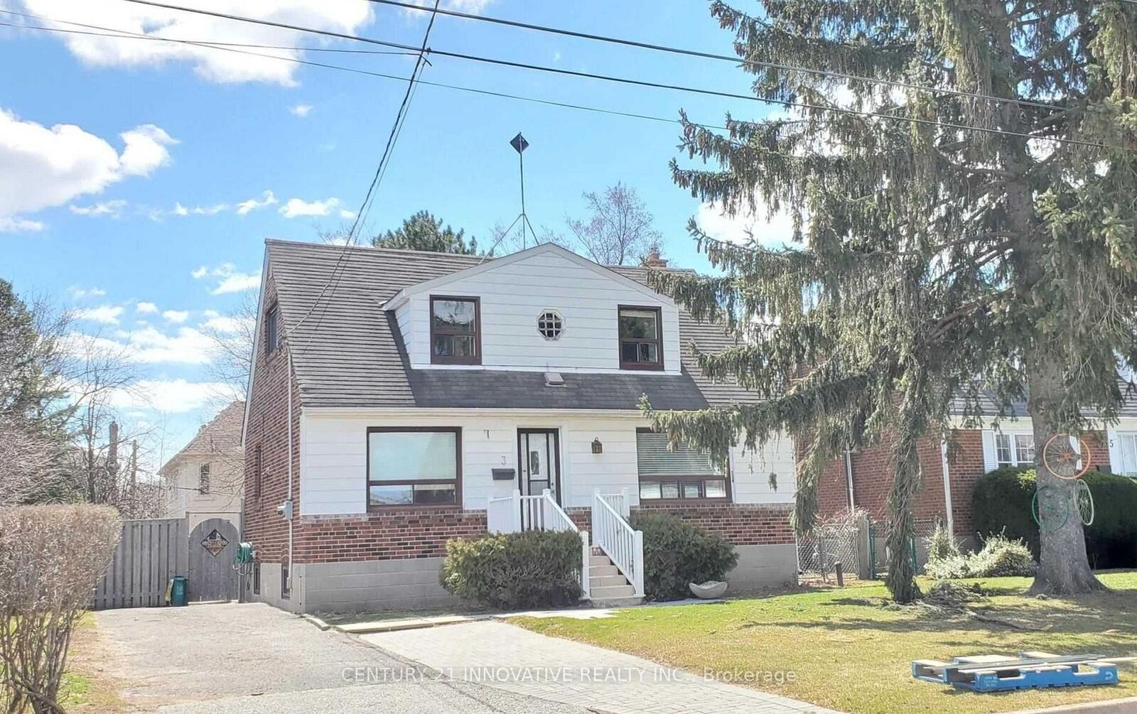 Photo de la propriété:  3 Calderon Crescent Crescent Main  ON M2R 2E4