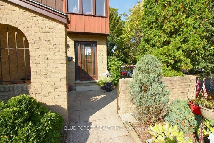 Property Photo:  2039 Aldersbrook Road  ON N6G 3N2