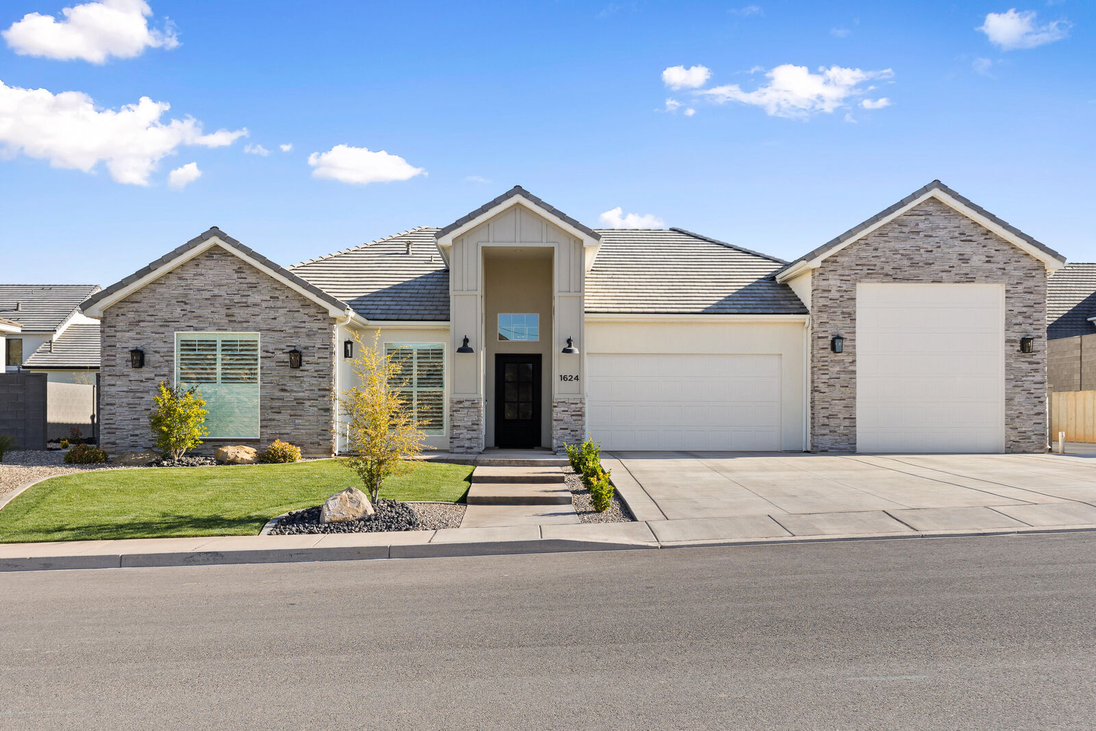 Property Photo:  1624 W Chandler Dr  UT 84770