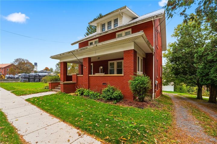 Property Photo:  208 Mercer St  PA 16372 