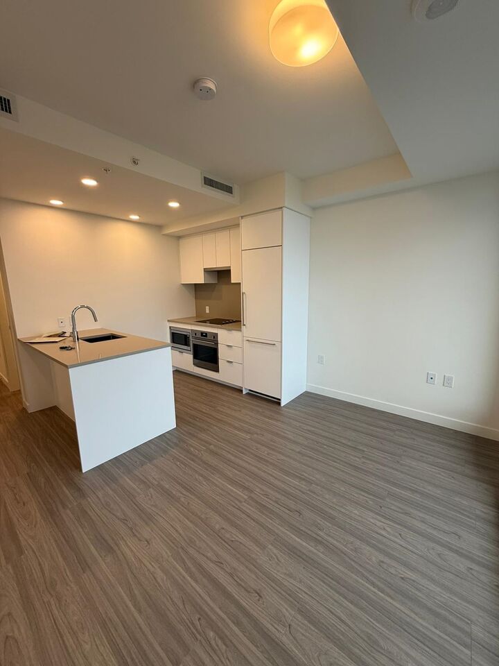 13675 107A Avenue 3403 — photo 1