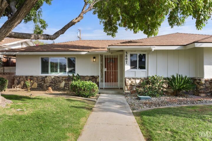 Property Photo: 3807 Crescent Drive CA 93306