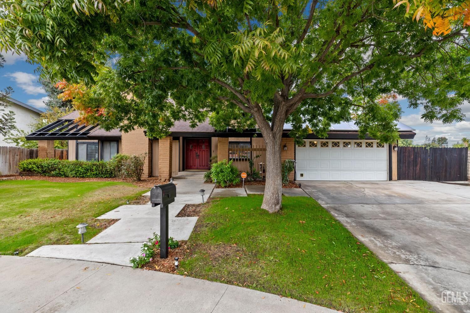 Property Photo: 1701 Glenarm Court CA 93309