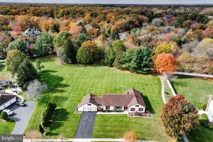 Property Photo:  5 Glengarry Way  NJ 08550