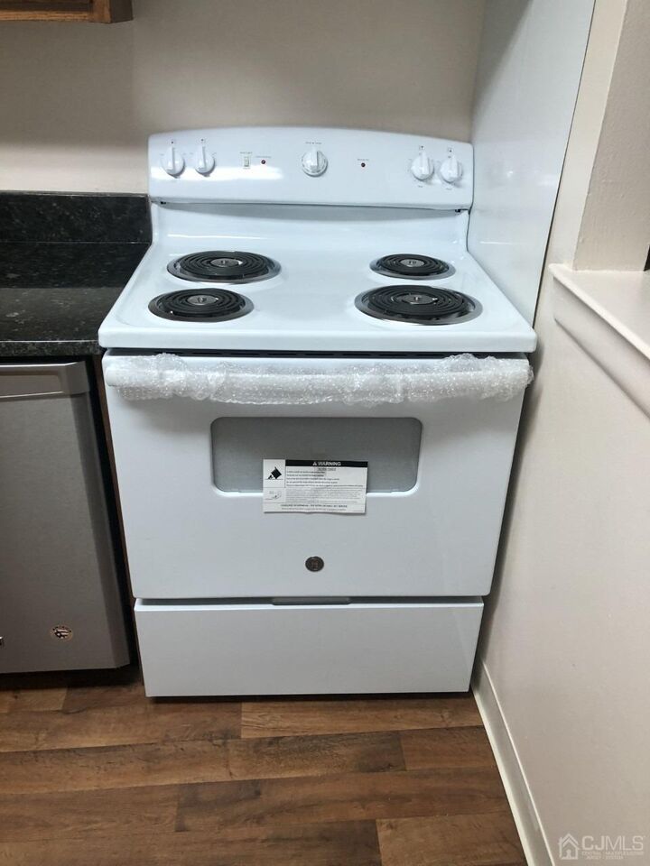 Property Photo:  1019 E Ravens Crest Drive  NJ 08536 