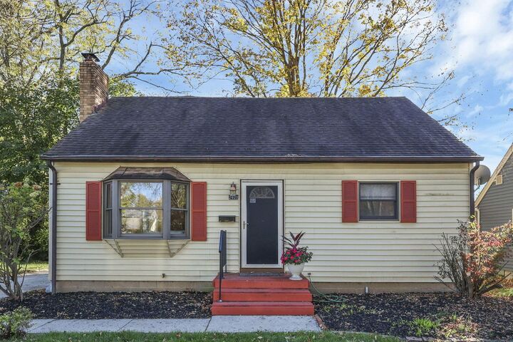 Property Photo: 2401 Shrewsbury Road OH 43221