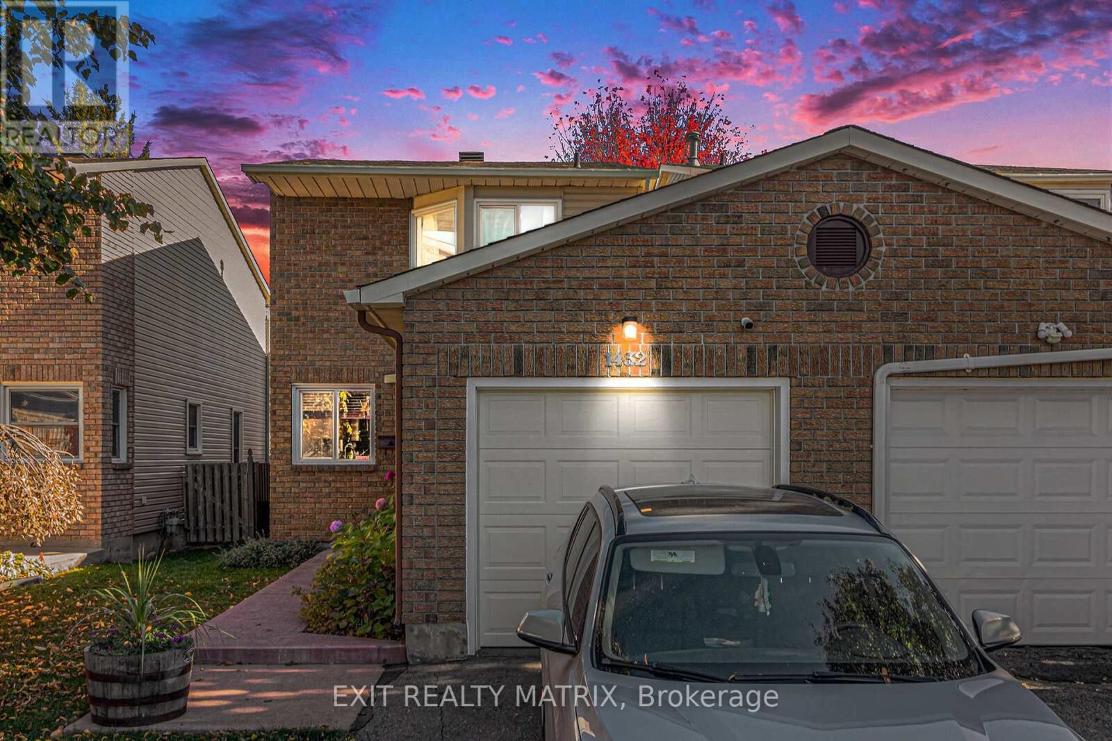 Property Photo:  1432 Deavy Way East  ON K1E 2W8 