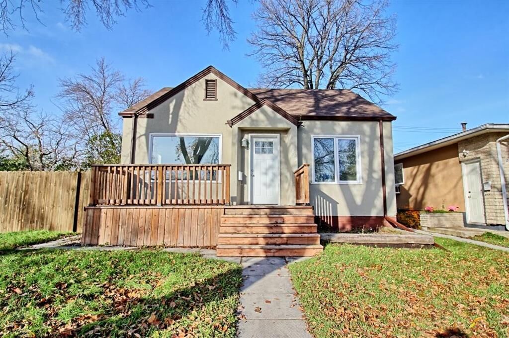 Property Photo:  233 Victoria Avenue  MB R2C 1S7