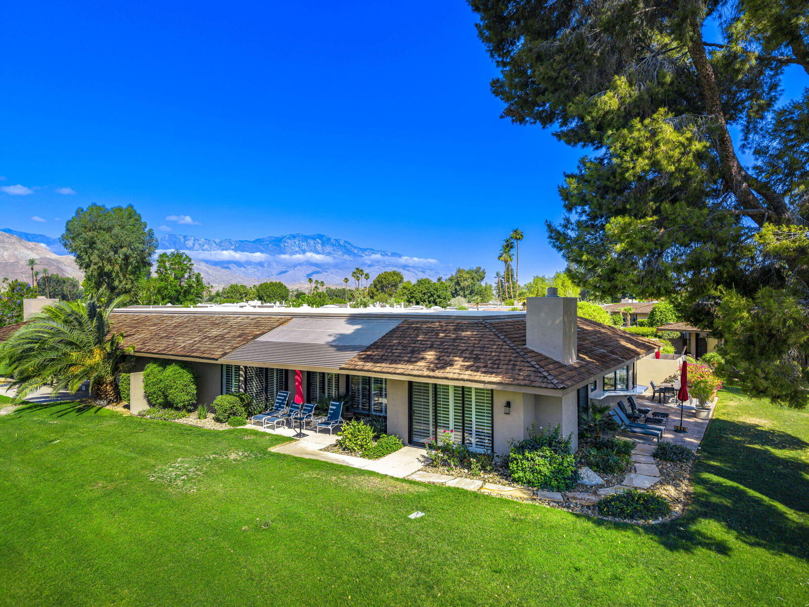 Property Photo:  5 Seton Court  CA 92270 