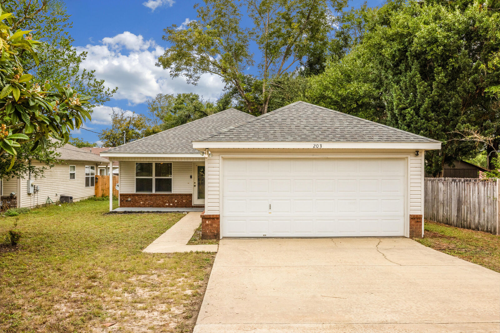 Property Photo:  203 8th Avenue  FL 32536