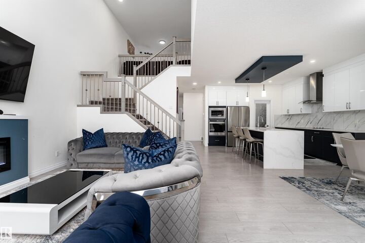 Property Photo: 5710 Cautley Crescent SW AB T6W 4X9