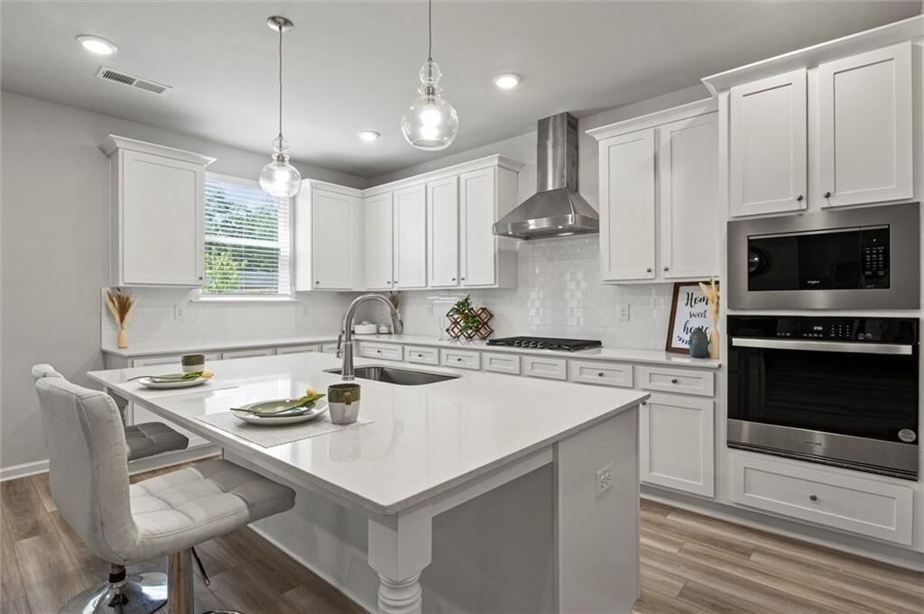 Property Photo:  213 Chiswick Loop  GA 30281