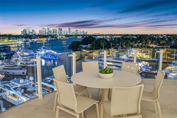 Property Photo:  2241 SE 17th St 601  FL 33316