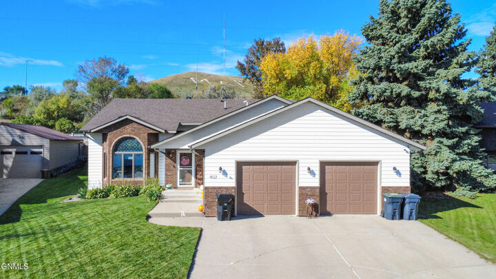 407 16th Avenue NE  Mandan ND 58554 photo