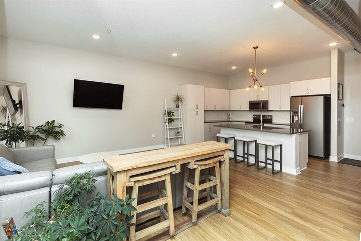 Property Photo:  450 SW 7th Street 304  IA 50309 