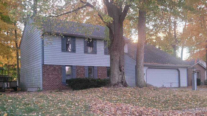 Property Photo: 2712 Rolling Meadows Lane IN 46774