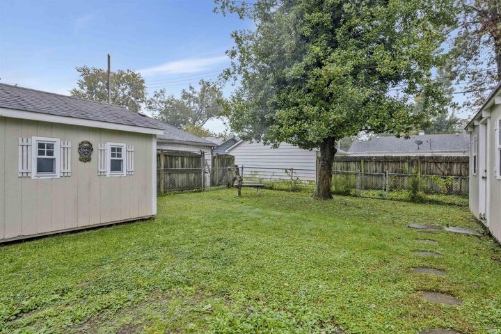 Property Photo:  2909 E Mulberry Street  IN 47714