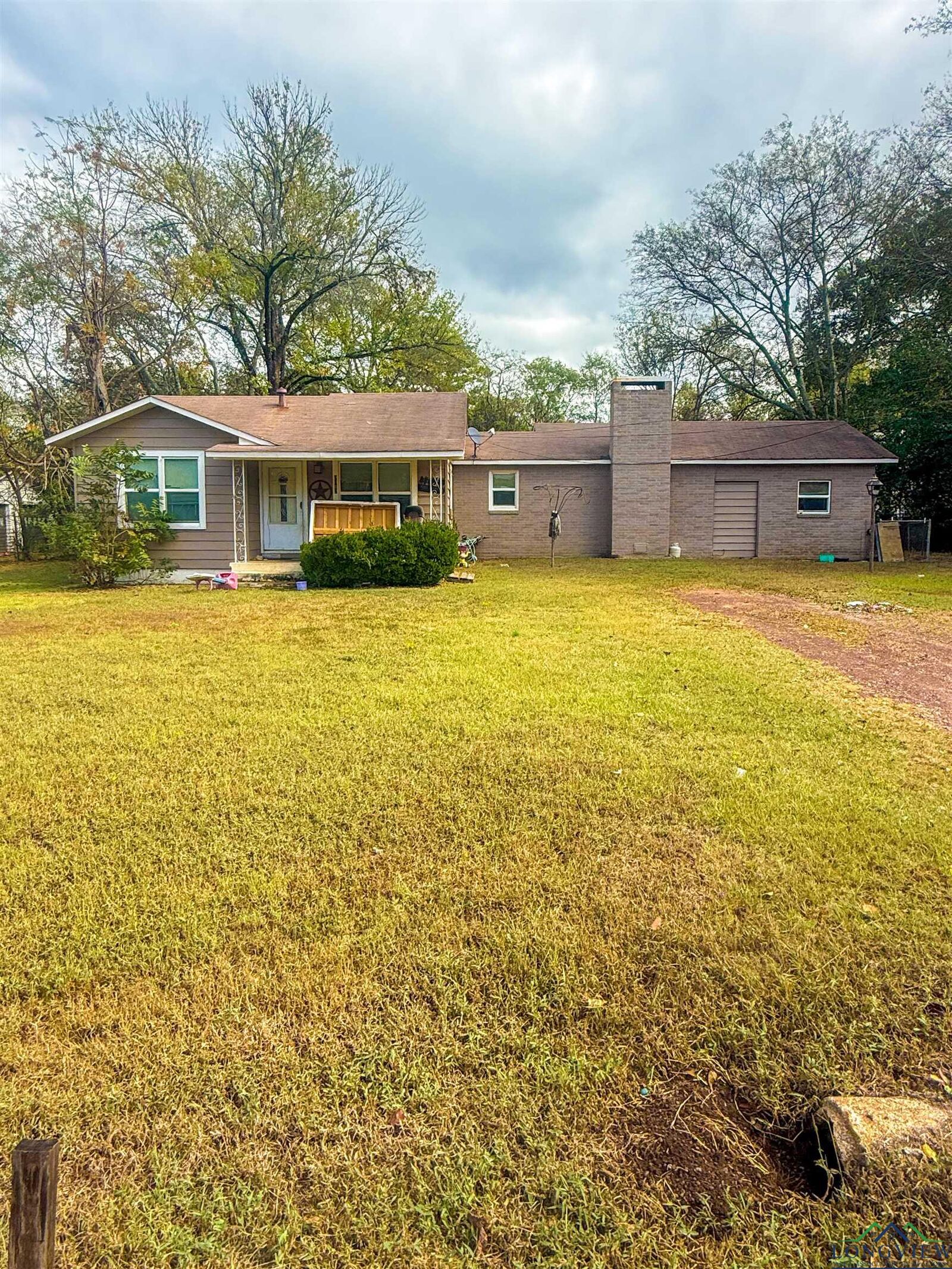 Property Photo:  2002 Laura Lee Ln  TX 75662