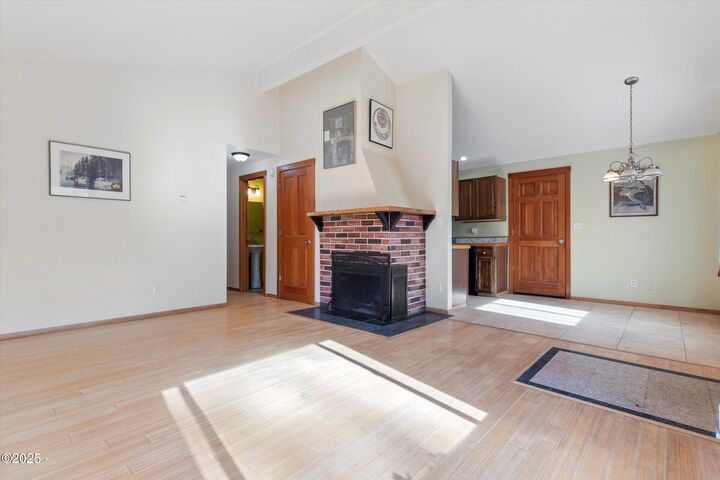 Property Photo:  252 NW 18th Street  OR 97365