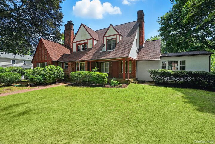 Property Photo:  11 Robinhood Road  NY 10605