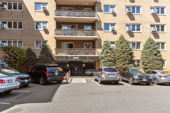 Property Photo:  470 Halstead Avenue 6V  NY 10528 