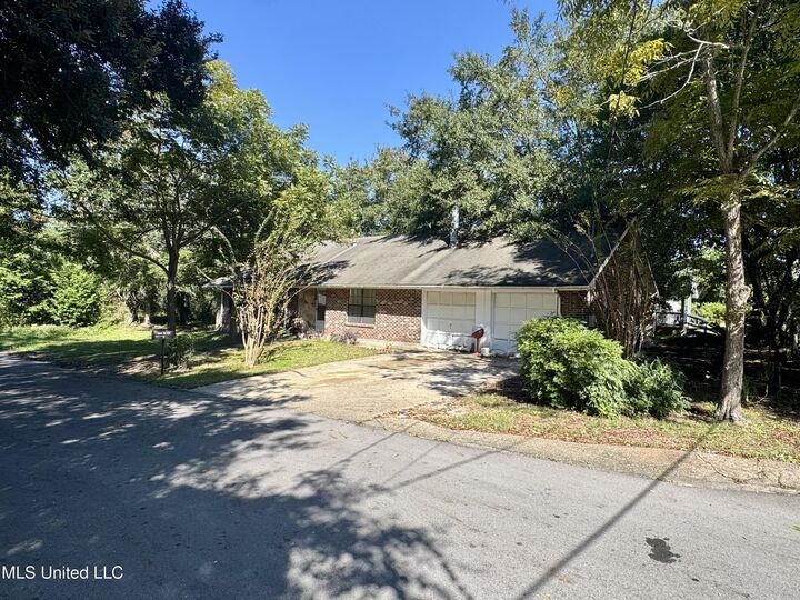 Property Photo: 2002 35th Avenue MS 39501