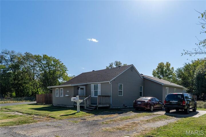 Property Photo: 1732 Sycamore Street IL 62040