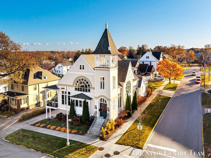 Property Photo:  600 Washington Avenue  MI 49417 